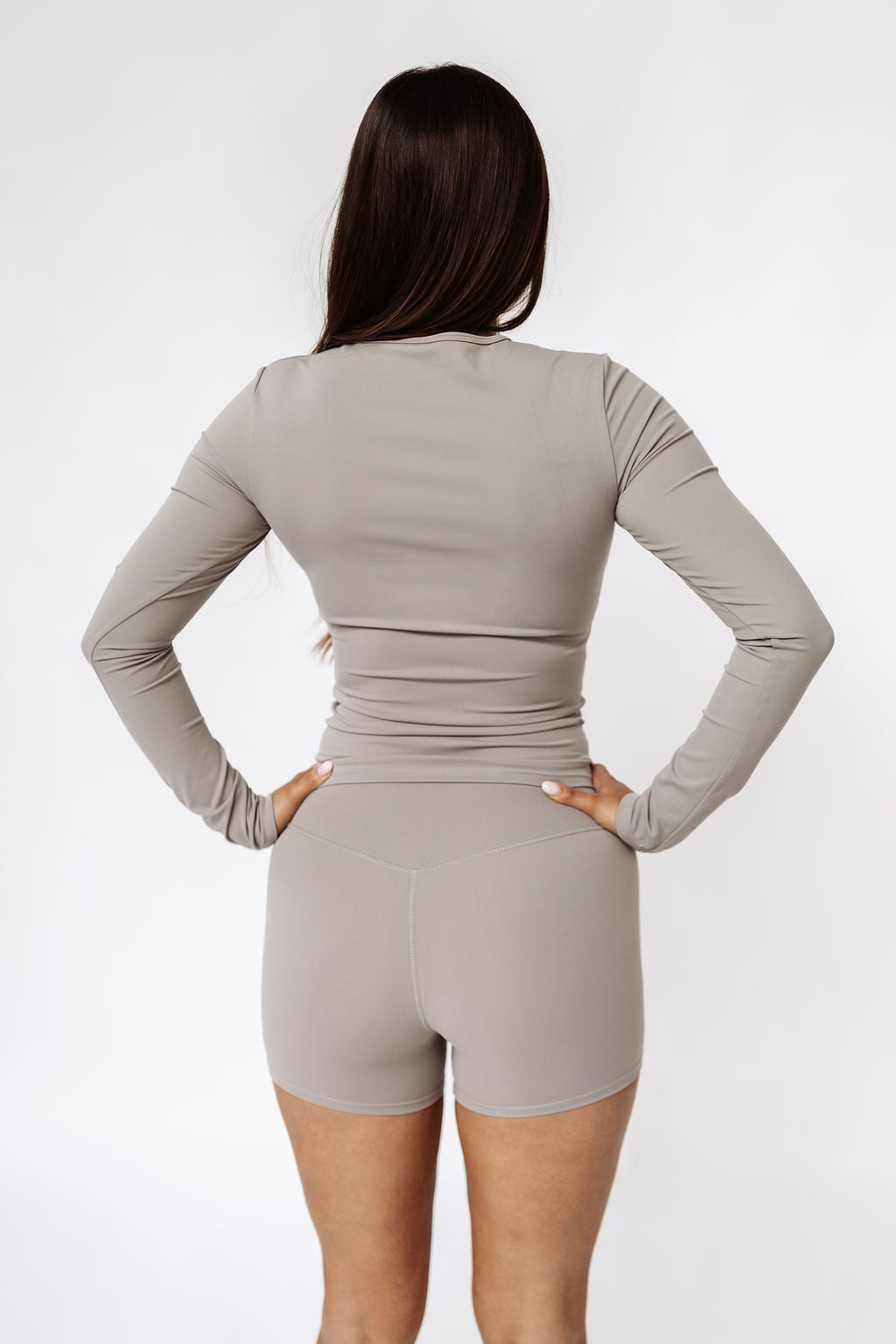 AURA STONE GRAY SHORT